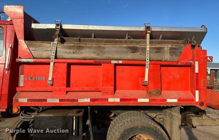 image for item NF9338 1995 Ford L8000 dump truck