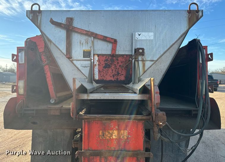 image for item NF9338 1995 Ford L8000 dump truck