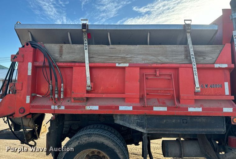 image for item NF9338 1995 Ford L8000 dump truck