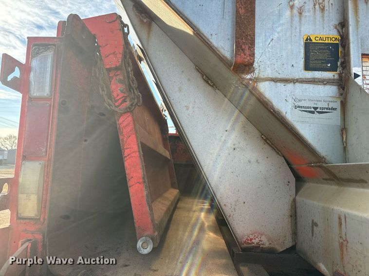 image for item NF9338 1995 Ford L8000 dump truck