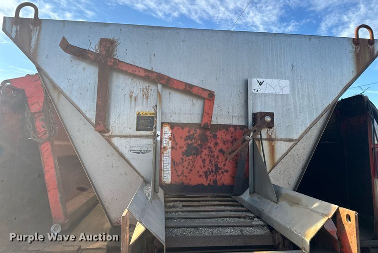 image for item NF9338 1995 Ford L8000 dump truck