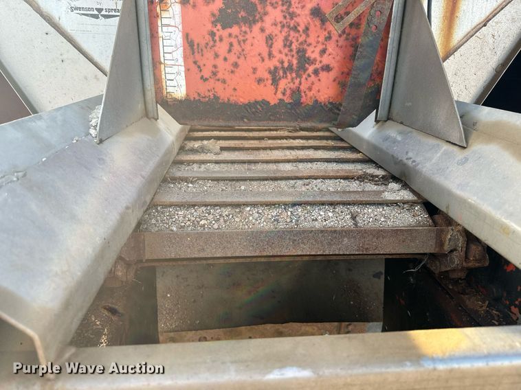 image for item NF9338 1995 Ford L8000 dump truck