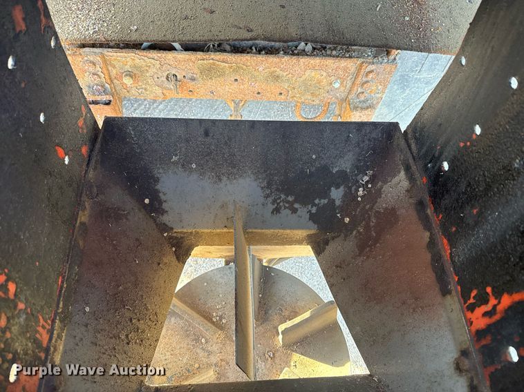 image for item NF9338 1995 Ford L8000 dump truck