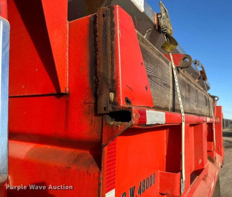 image for item NF9338 1995 Ford L8000 dump truck