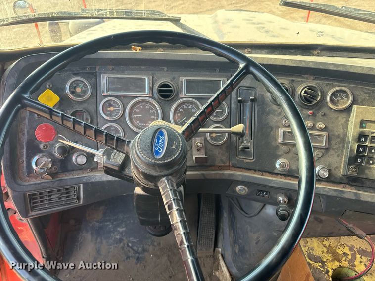 image for item NF9338 1995 Ford L8000 dump truck