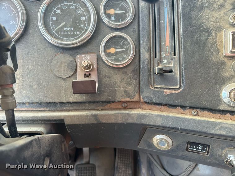 image for item NF9338 1995 Ford L8000 dump truck