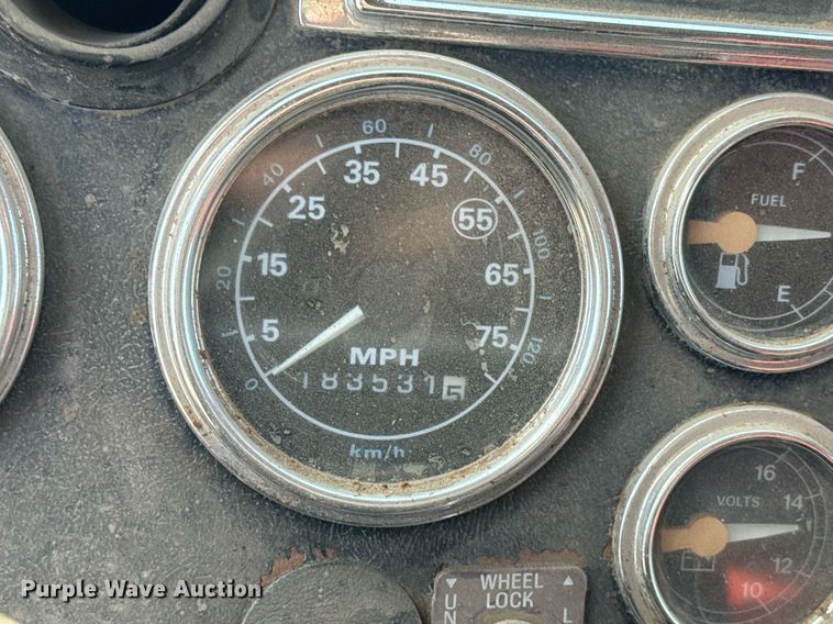 image for item NF9338 1995 Ford L8000 dump truck