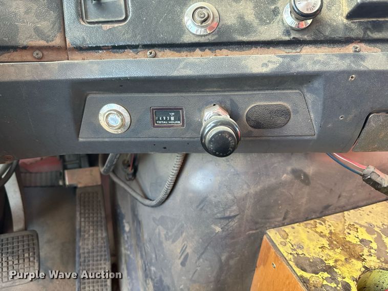 image for item NF9338 1995 Ford L8000 dump truck