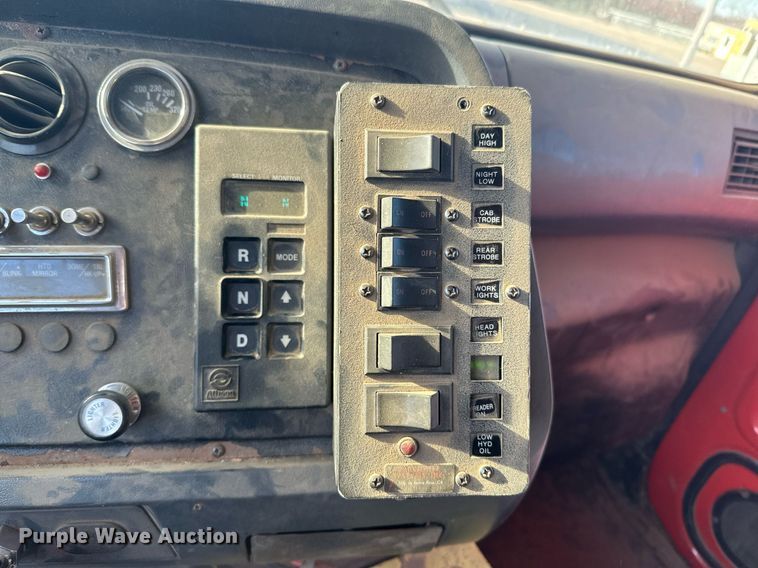 image for item NF9338 1995 Ford L8000 dump truck