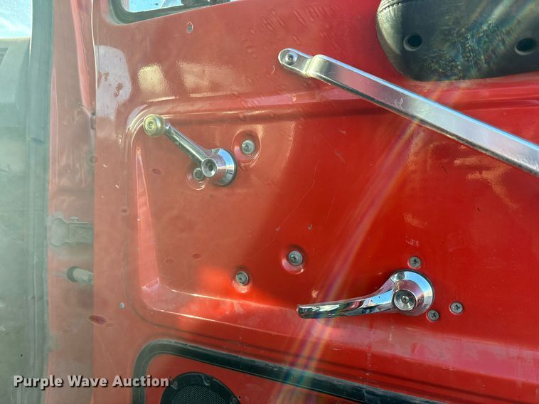 image for item NF9338 1995 Ford L8000 dump truck