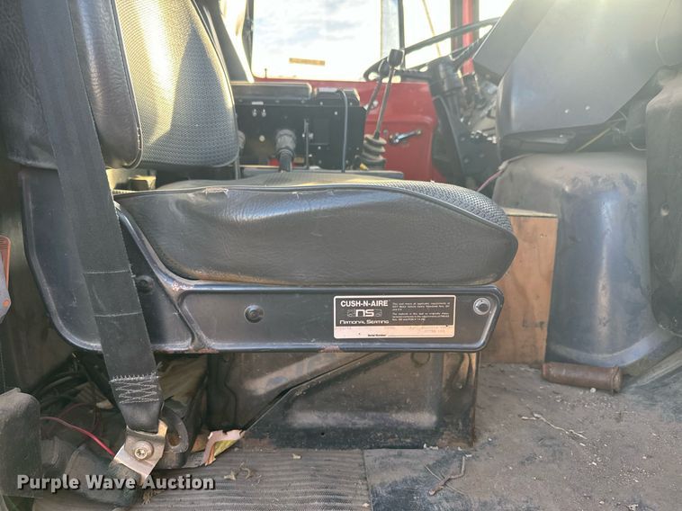 image for item NF9338 1995 Ford L8000 dump truck