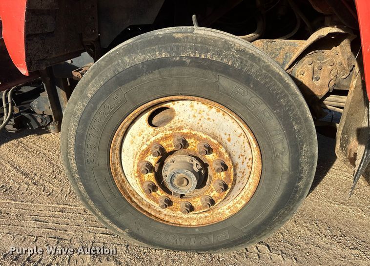 image for item NF9338 1995 Ford L8000 dump truck