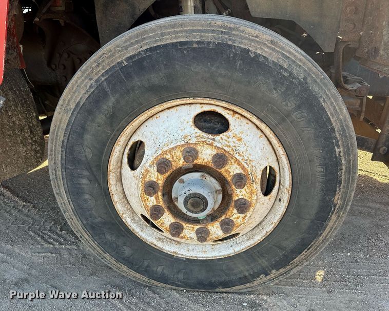 image for item NF9338 1995 Ford L8000 dump truck