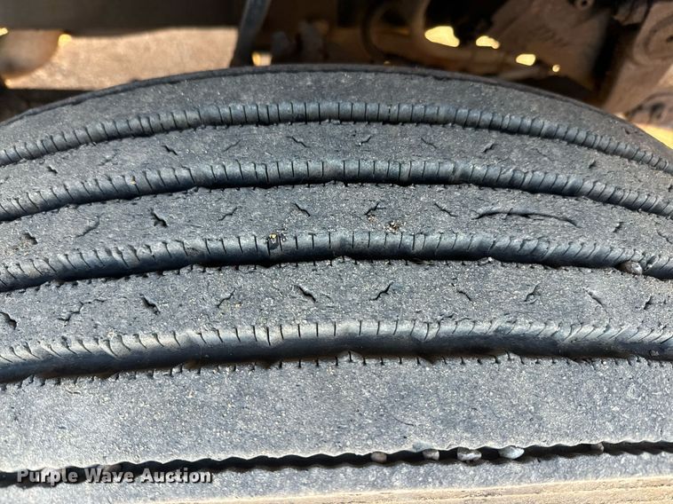 image for item NF9338 1995 Ford L8000 dump truck