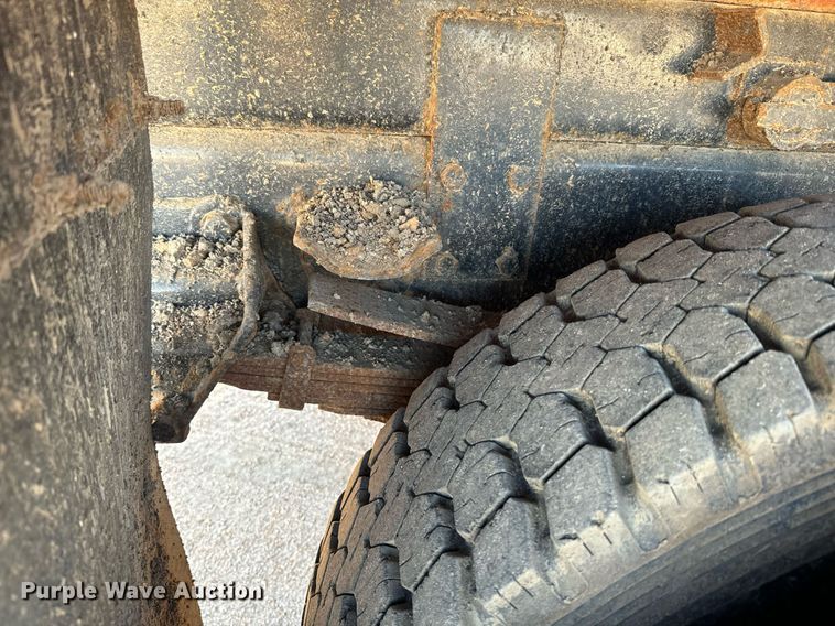 image for item NF9338 1995 Ford L8000 dump truck