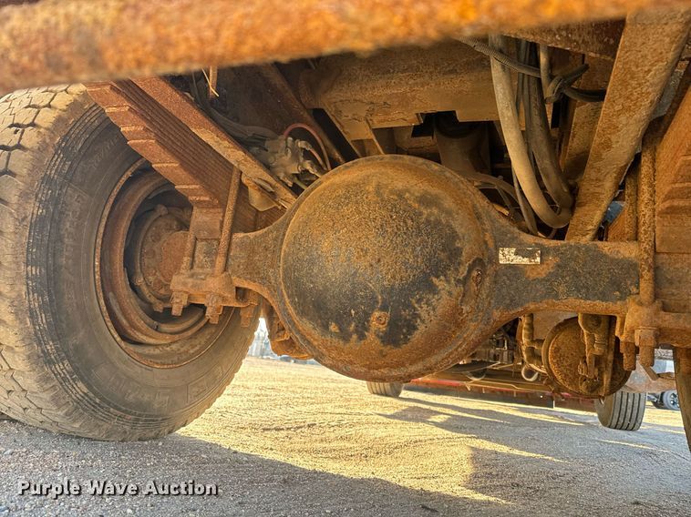 image for item NF9338 1995 Ford L8000 dump truck