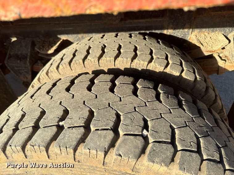 image for item NF9338 1995 Ford L8000 dump truck