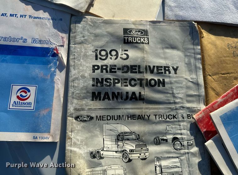 image for item NF9338 1995 Ford L8000 dump truck