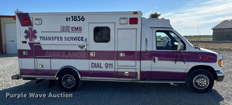 image for item NJ9368 1996 Ford F350 ambulance