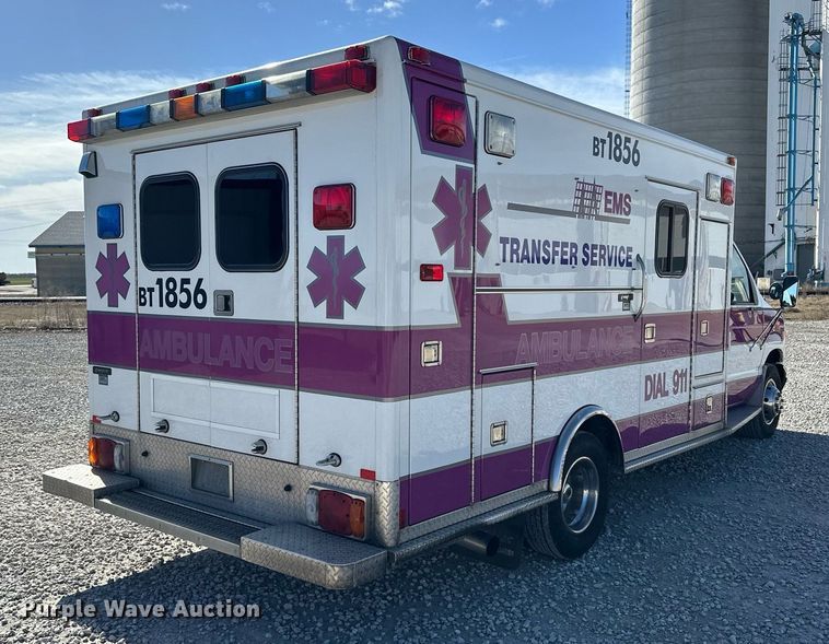 image for item NJ9368 1996 Ford F350 ambulance