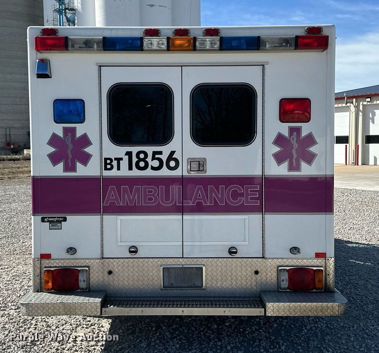 image for item NJ9368 1996 Ford F350 ambulance
