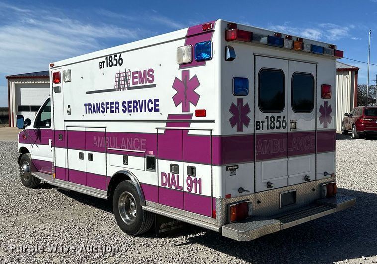 image for item NJ9368 1996 Ford F350 ambulance