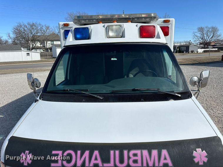 image for item NJ9368 1996 Ford F350 ambulance