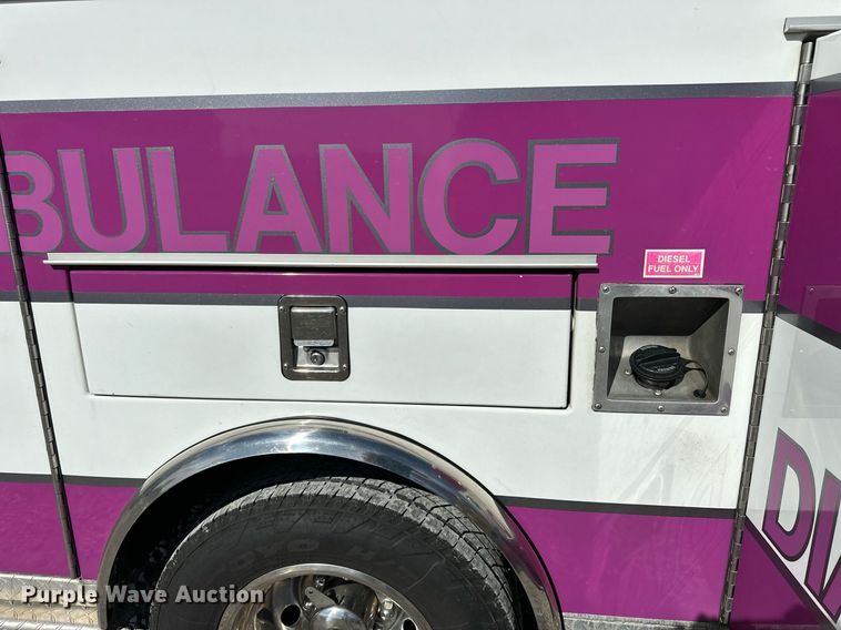 image for item NJ9368 1996 Ford F350 ambulance