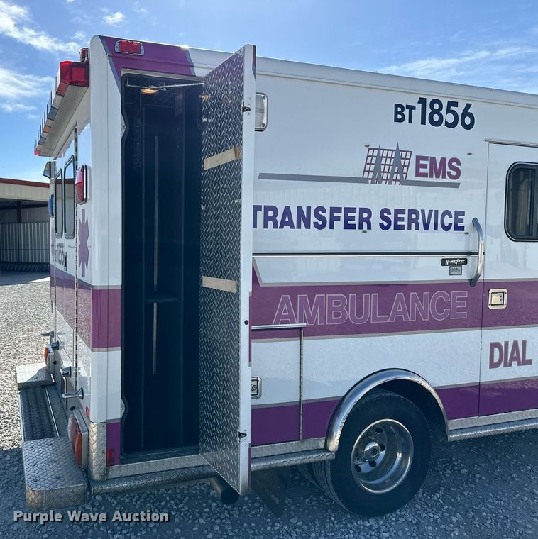 image for item NJ9368 1996 Ford F350 ambulance