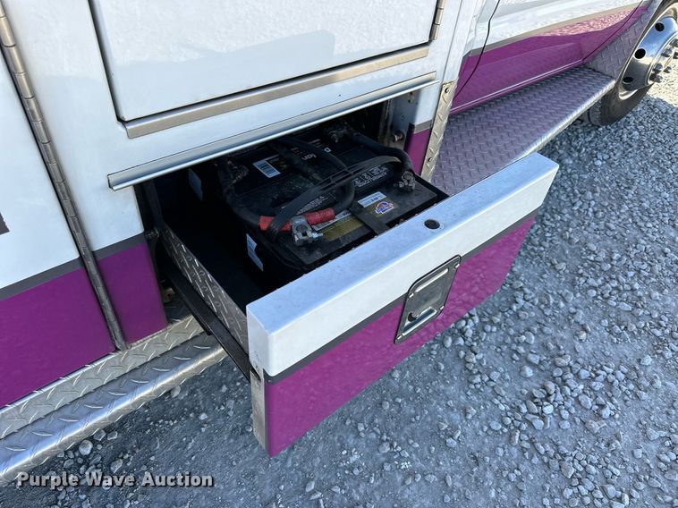 image for item NJ9368 1996 Ford F350 ambulance