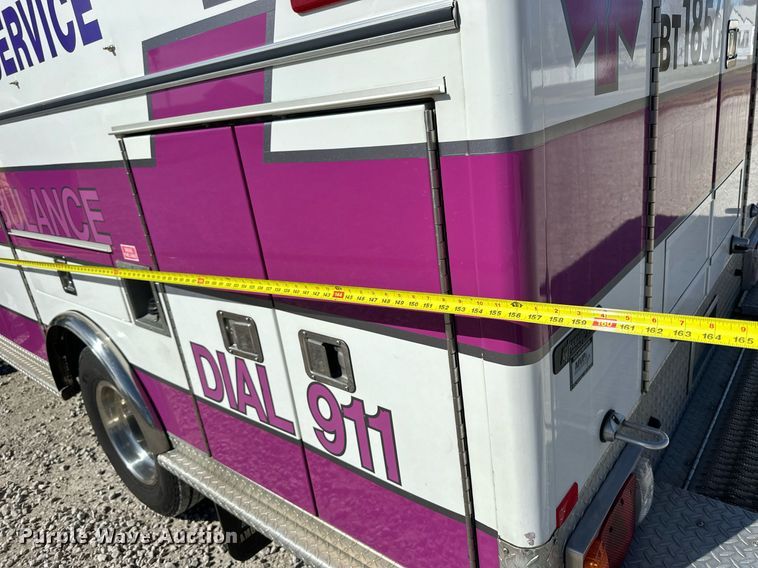 image for item NJ9368 1996 Ford F350 ambulance