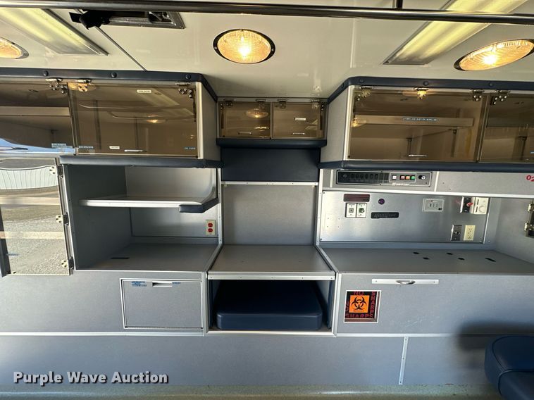 image for item NJ9368 1996 Ford F350 ambulance