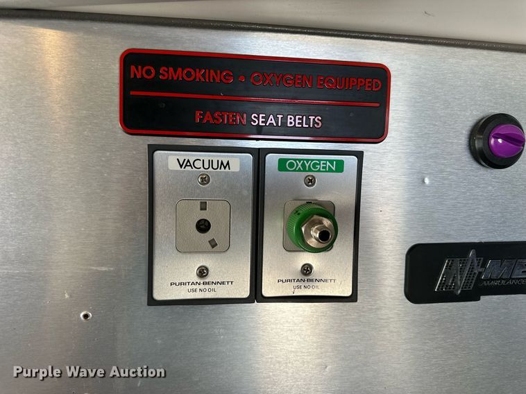 image for item NJ9368 1996 Ford F350 ambulance