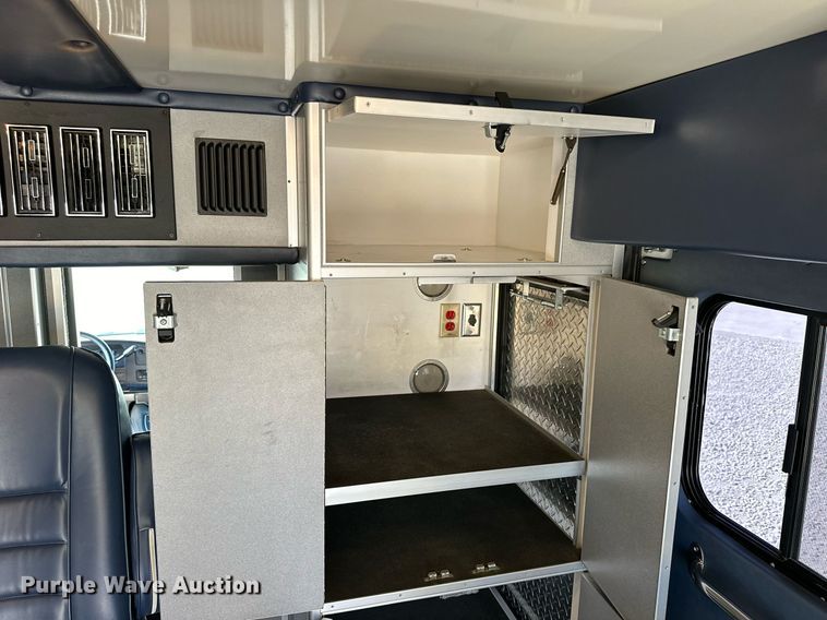 image for item NJ9368 1996 Ford F350 ambulance
