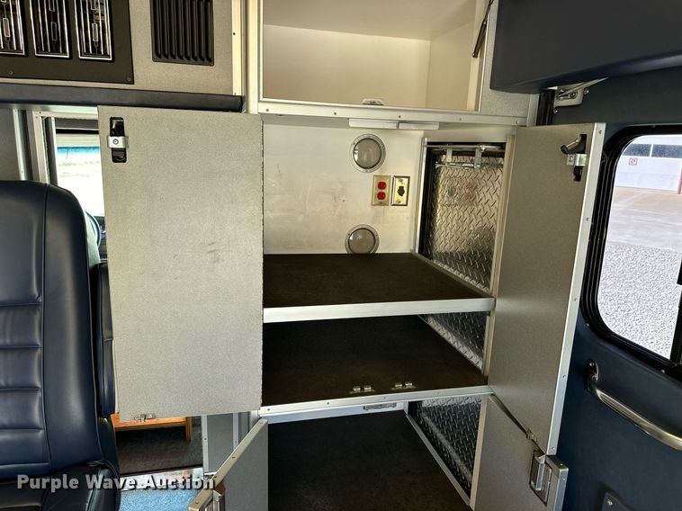 image for item NJ9368 1996 Ford F350 ambulance