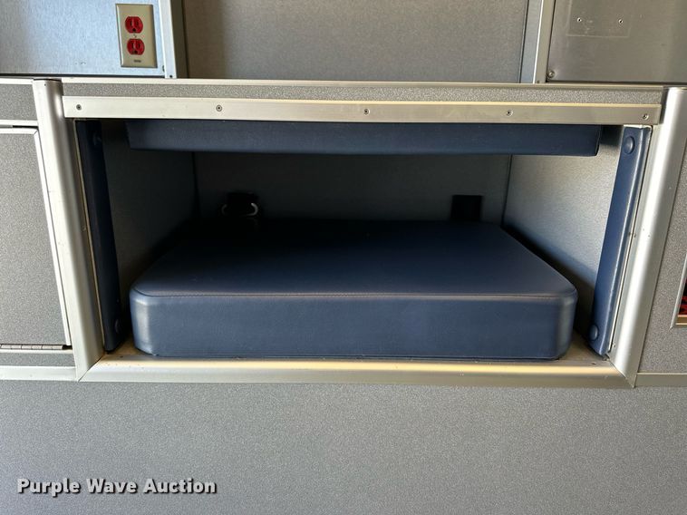 image for item NJ9368 1996 Ford F350 ambulance