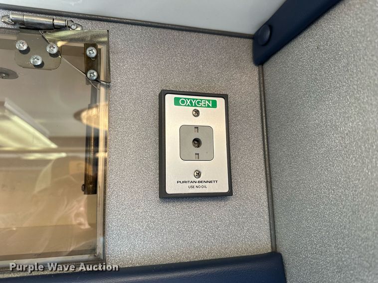 image for item NJ9368 1996 Ford F350 ambulance