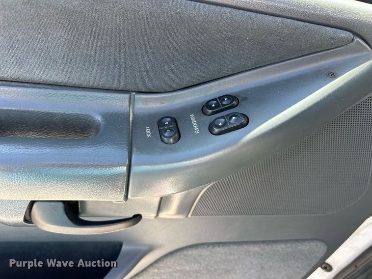 image for item NJ9368 1996 Ford F350 ambulance