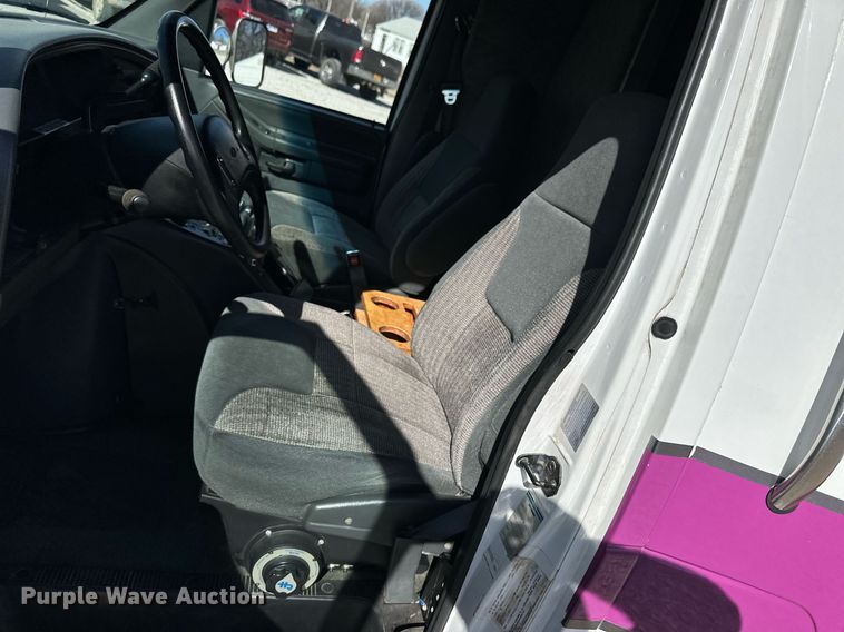 image for item NJ9368 1996 Ford F350 ambulance