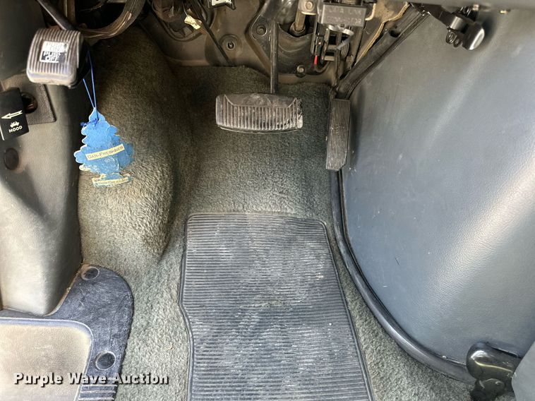 image for item NJ9368 1996 Ford F350 ambulance