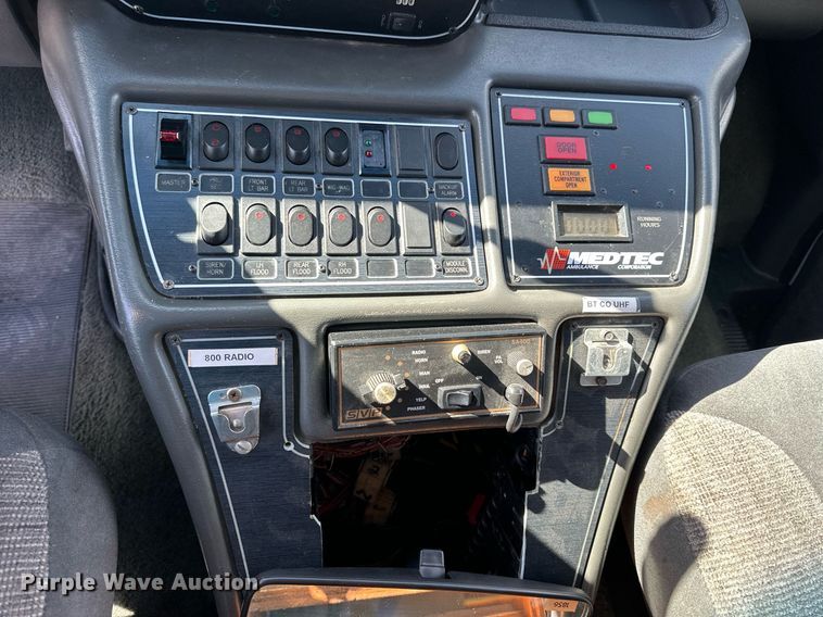 image for item NJ9368 1996 Ford F350 ambulance