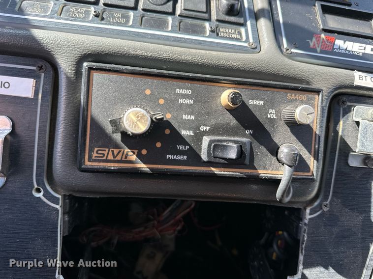 image for item NJ9368 1996 Ford F350 ambulance