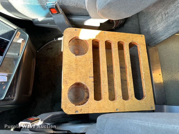 image for item NJ9368 1996 Ford F350 ambulance