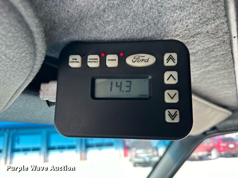 image for item NJ9368 1996 Ford F350 ambulance