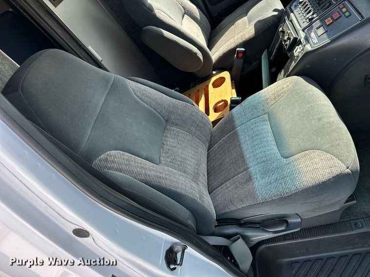 image for item NJ9368 1996 Ford F350 ambulance