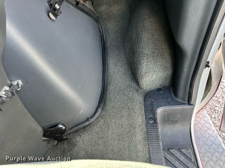 image for item NJ9368 1996 Ford F350 ambulance