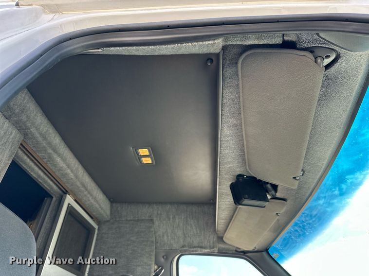 image for item NJ9368 1996 Ford F350 ambulance