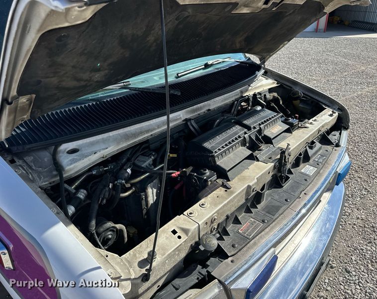 image for item NJ9368 1996 Ford F350 ambulance