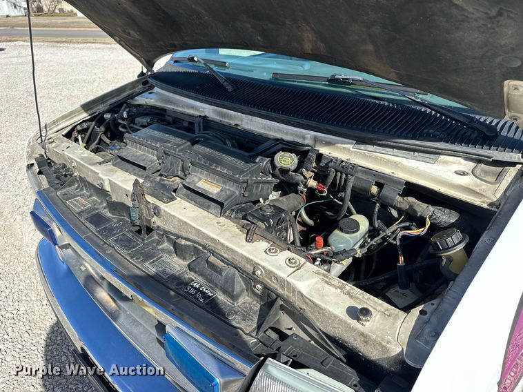 image for item NJ9368 1996 Ford F350 ambulance