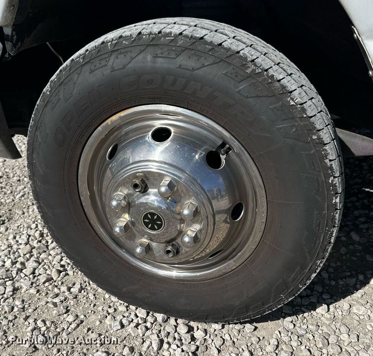 image for item NJ9368 1996 Ford F350 ambulance